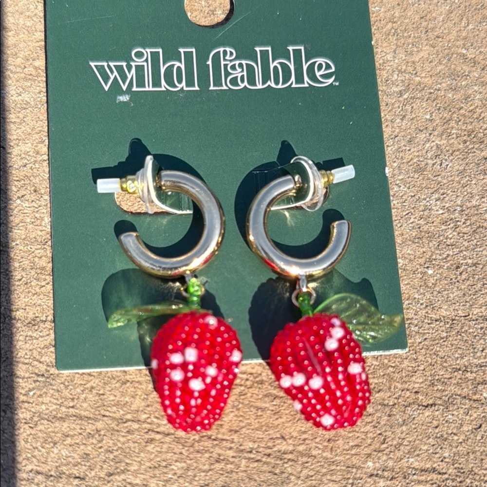 NWT! Wild Fable Strawberry Beaded Hoop Leaf Earrings - Picture 3 of 4
